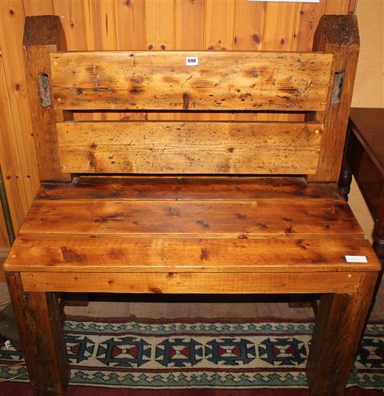Reclaimed pine bench(-)